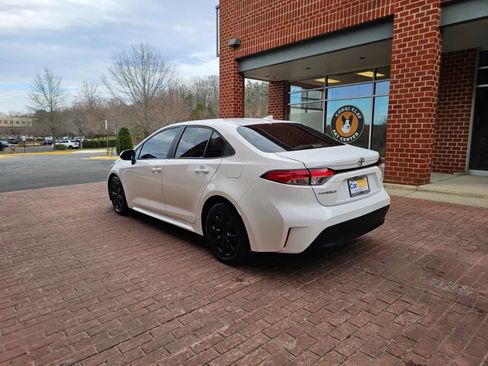 Used 2021 Toyota Corolla LE FWD image 4