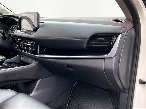 Used 2023 Nissan Rogue SL w/ SL Premium Package image 17