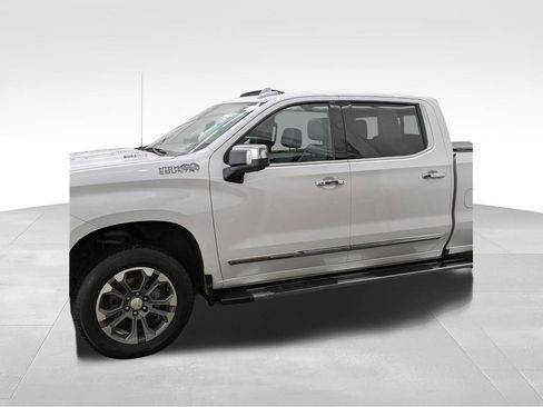 Used 2022 Chevrolet Silverado 1500 High Country w/ Technology Package AWD/4WD image 2