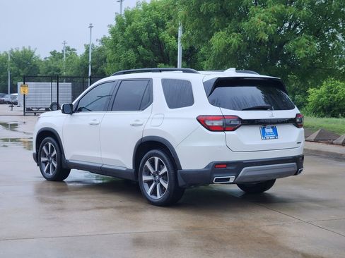 Certified 2024 Honda Pilot Touring image 7