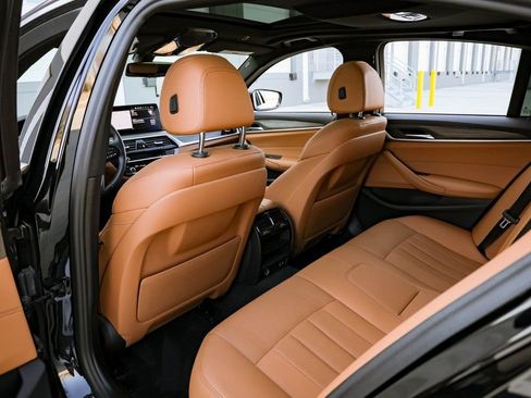 Used 2021 BMW 540i w/ Convenience Package image 29