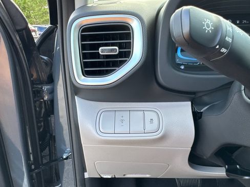 New 2025 Hyundai Venue SEL image 22