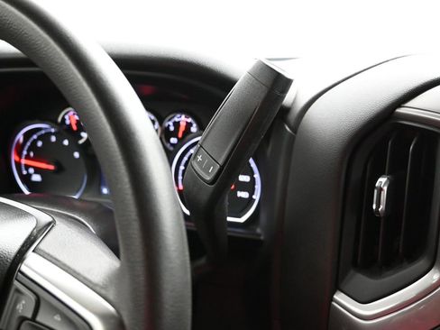 Used 2022 Chevrolet Silverado 2500 Custom w/ Custom Value Package image 18