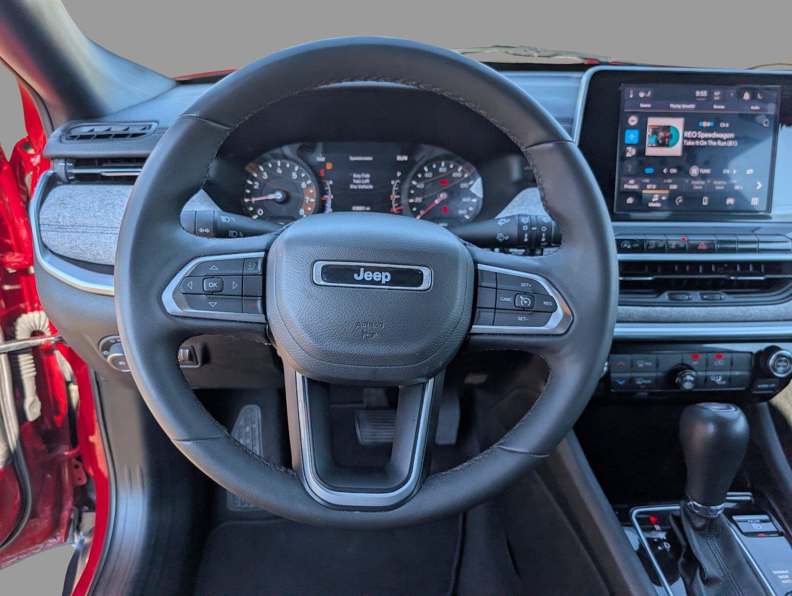 Used 2025 Jeep Compass Latitude AWD/4WD image 33
