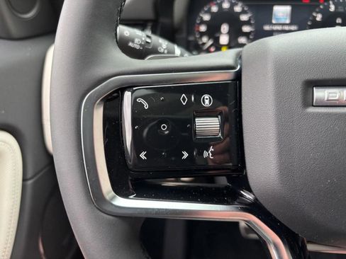 Used 2025 Land Rover Discovery Sport Dynamic SE image 16