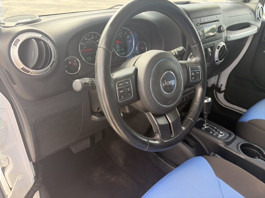 Used 2017 Jeep Wrangler Unlimited Sahara w/ Connectivity Group AWD/4WD image 10