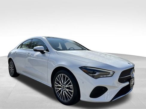 Used 2025 Mercedes-Benz CLA 250 4MATIC image 5