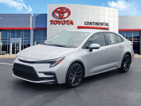 Certified 2025 Toyota Corolla SE FWD image 3
