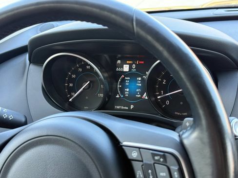 Used 2019 Jaguar F-PACE Premium AWD/4WD image 12