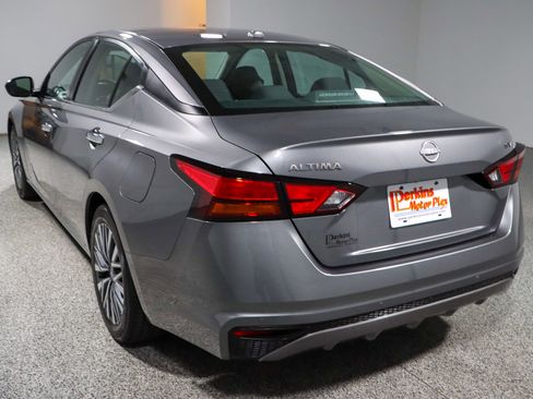 Used 2024 Nissan Altima 2.5 SV image 9