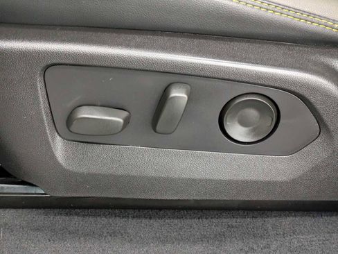 Used 2023 Chevrolet Colorado ZR2 w/ ZR2 Convenience Package III image 19