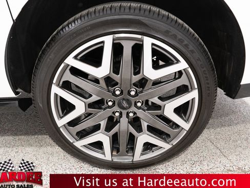 Used 2025 Ford Expedition Max Platinum w/ Platinum Ultimate Package AWD/4WD image 10