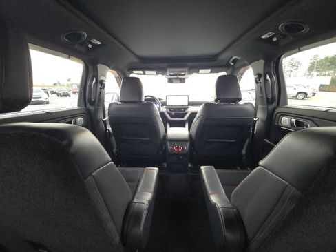 Used 2025 Ford Explorer ST image 21