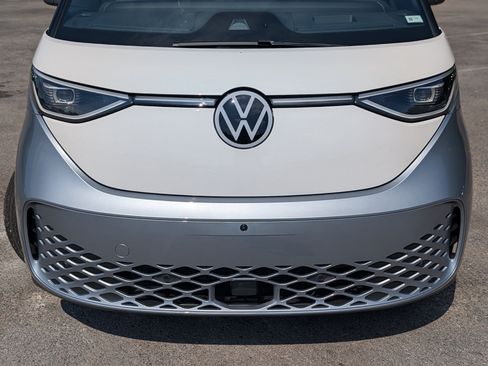 Used 2025 Volkswagen ID. Buzz Pro S Plus RWD image 12