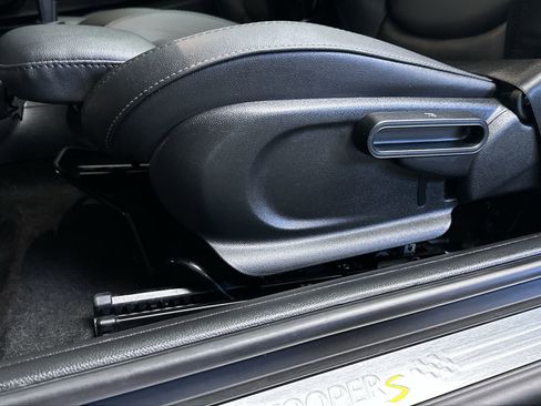 Certified 2024 MINI Cooper SE image 13