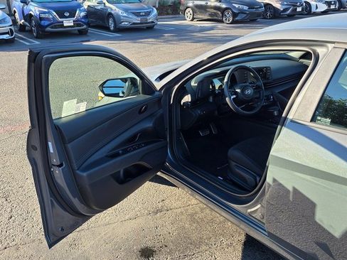 Certified 2025 Hyundai Elantra Sport image 35