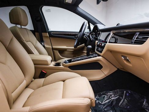 Certified 2026 Porsche Macan image 21