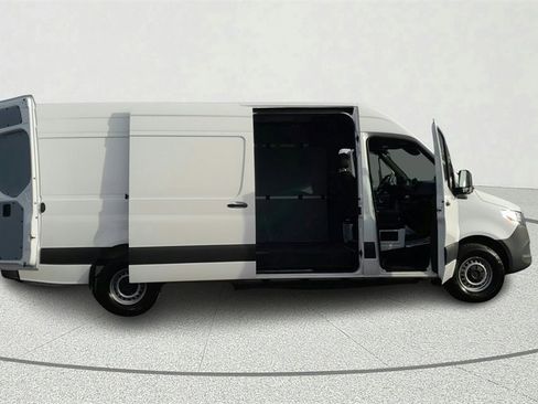 Used 2023 Mercedes-Benz Sprinter 2500 image 14