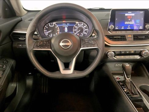 Used 2025 Nissan Altima 2.5 SV FWD image 5