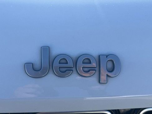 Used 2022 Jeep Grand Cherokee Summit w/ Advanced Protech Group IV image 32