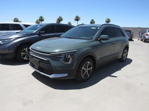 Used 2025 Kia Niro EX FWD image 1