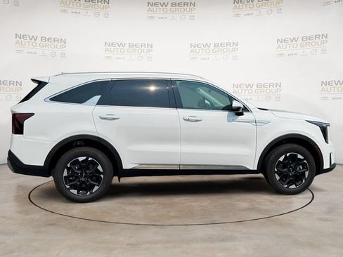 Used 2025 Kia Sorento S AWD/4WD image 6