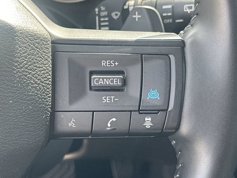 Used 2025 Nissan Rogue SV FWD image 25