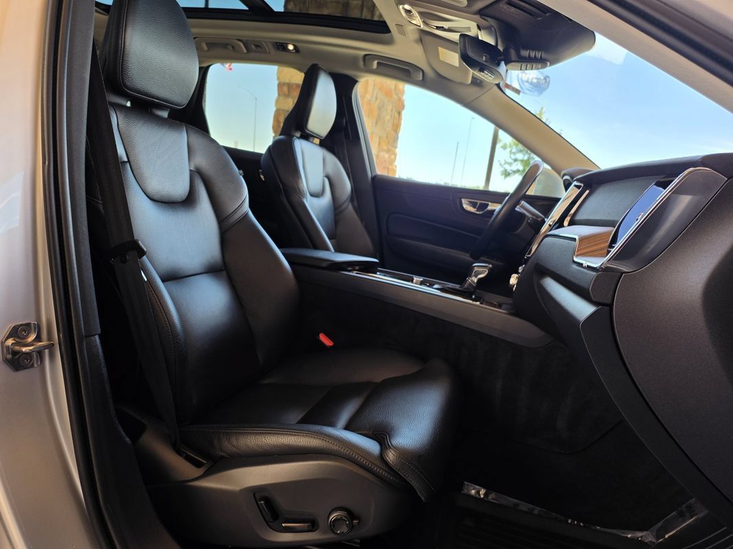 Used 2019 Volvo XC60 T6 Momentum w/ Multimedia Package AWD/4WD image 23