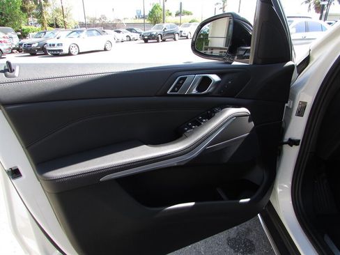 Used 2023 BMW X5 xDrive40i w/ Premium Package image 6