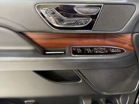 Used 2023 Lincoln Navigator Reserve AWD/4WD image 12