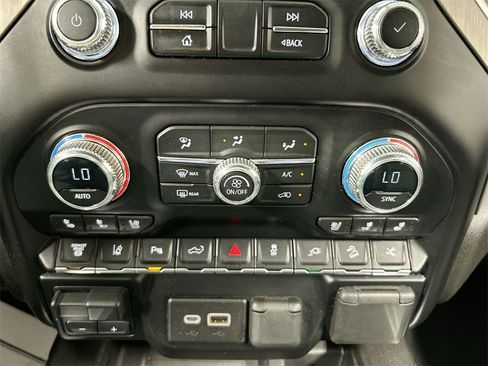 Used 2023 GMC Sierra 3500 Denali image 17