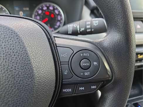 Used 2020 Toyota RAV4 XLE FWD image 18