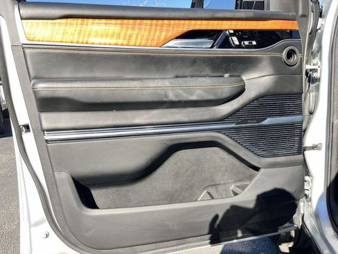 Used 2022 Jeep Grand Wagoneer Series III w/ Rear Seat Video Group 1 image 12