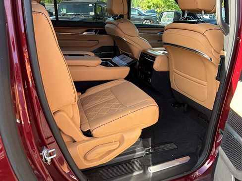 Used 2025 Jeep Grand Wagoneer L Series III AWD/4WD image 21