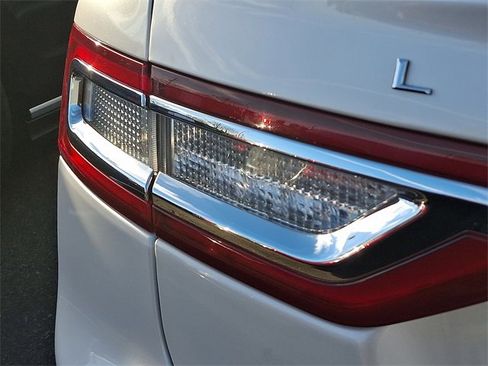 Used 2017 Lincoln Continental Select w/ Climate Package image 6