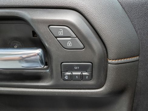 Used 2022 GMC Sierra 2500 AT4 w/ AT4 Preferred Package image 16