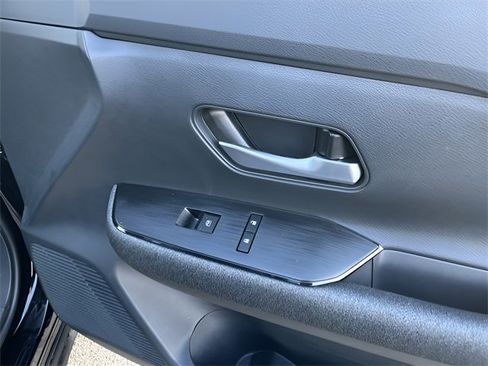 Used 2025 Nissan Kicks SV image 28