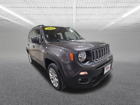 Used 2018 Jeep Renegade Latitude w/ Cold Weather Group image 4