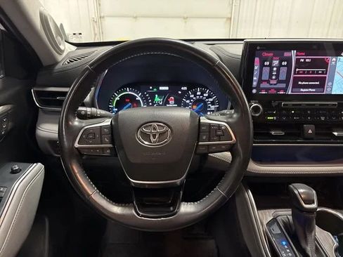 Used 2021 Toyota Highlander Platinum AWD/4WD image 14