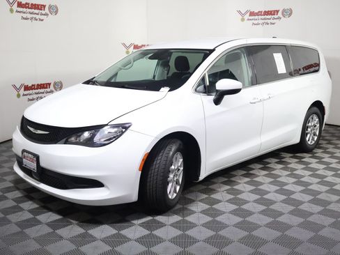 Used 2023 Chrysler Voyager LX FWD image 16