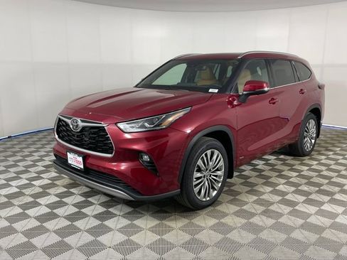 New 2026 Toyota Highlander Platinum AWD/4WD image 1
