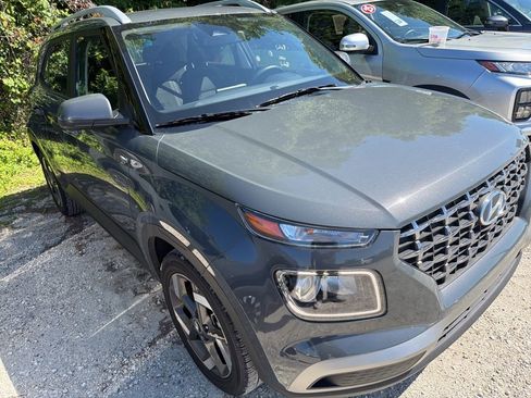 Used 2025 Hyundai Venue SEL FWD image 9