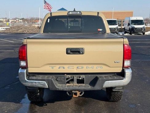 Used 2017 Toyota Tacoma TRD Off-Road w/ Tow Package image 4