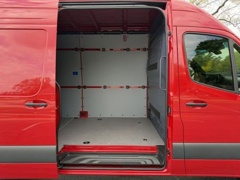 Used 2025 Mercedes-Benz Sprinter 3500 image 21