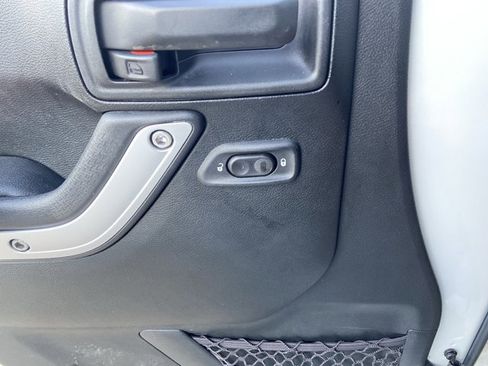 Used 2016 Jeep Wrangler Unlimited Sahara w/ Connectivity Group image 41