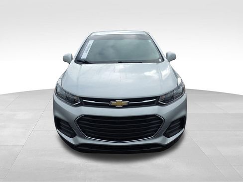Used 2022 Chevrolet Trax LS w/ Tint and Cruise Package FWD image 9