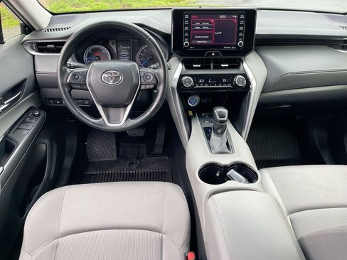 Certified 2022 Toyota Venza LE AWD/4WD image 9