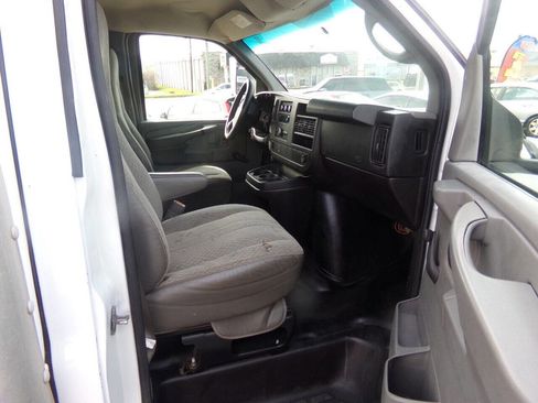 Used 2009 Chevrolet Express 3500 3500 2dr Commercial/Cutaway/Ch image 16