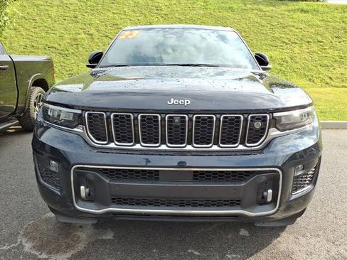 Used 2023 Jeep Grand Cherokee Overland w/ Adv Protech Group III AWD/4WD image 12
