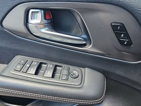 Used 2025 Chrysler Pacifica Select FWD image 25